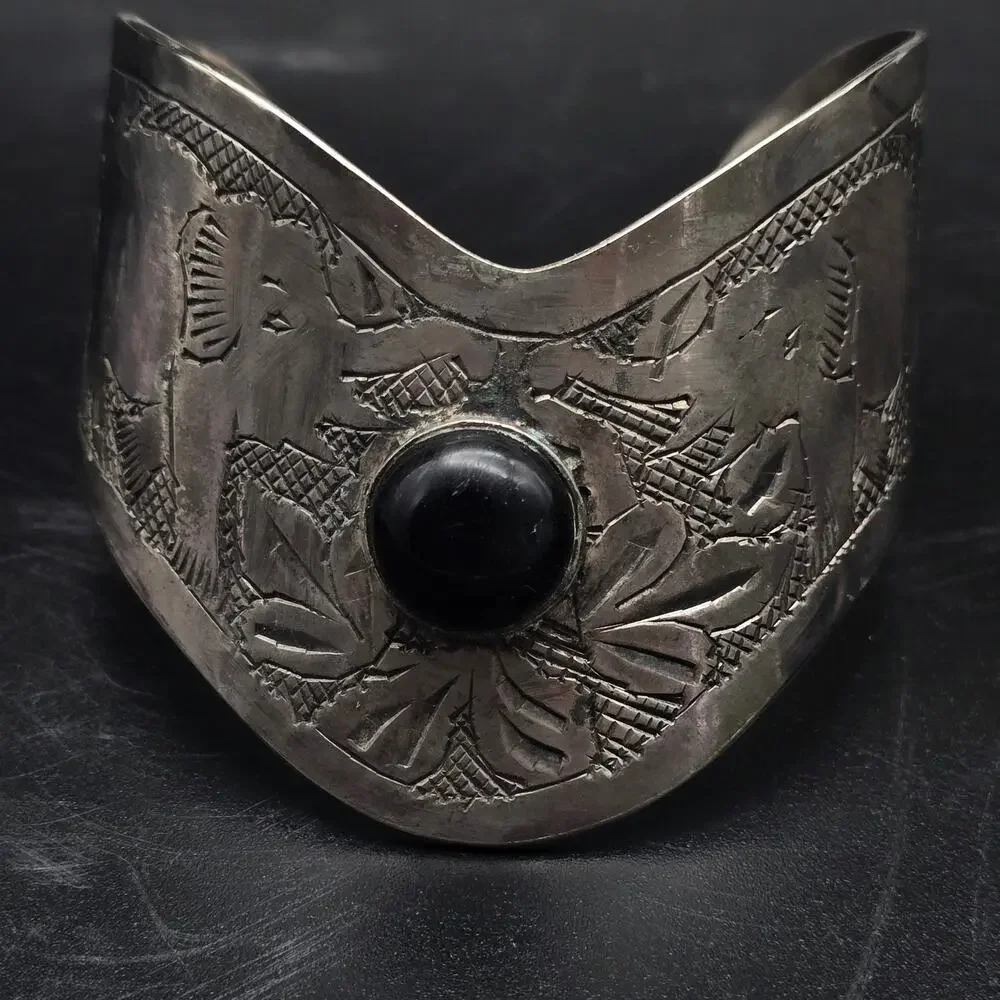 Silver Tone Etched Elephant Cuff Bracelet Black Vintage Costume Jewelry
